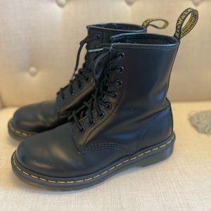 Dr. Martens 1400 W